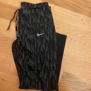 Nike cropped leggings